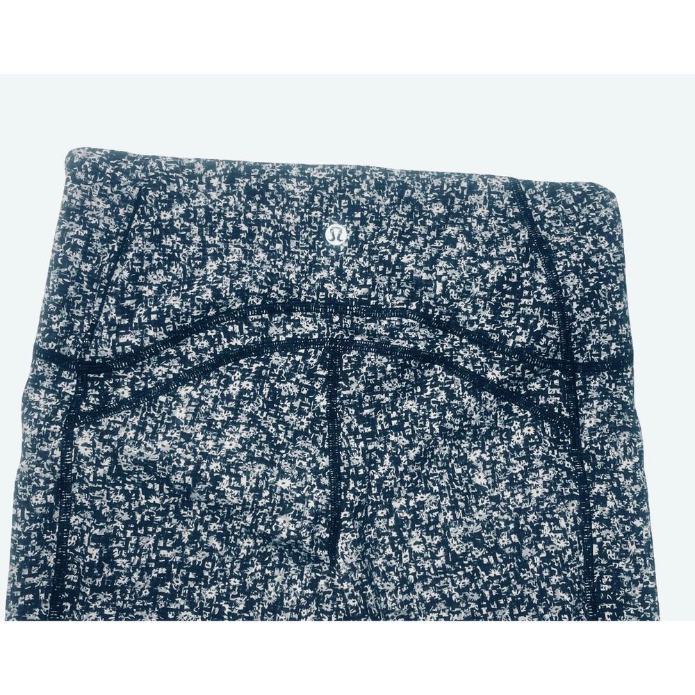 Lululemon Invigorate 7/8 Tights EUC - Picture 6 of 10